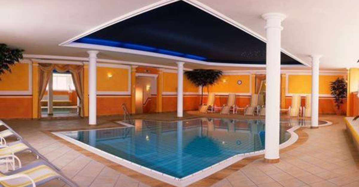 Ein Foto vom Pool im Hotel Alphof