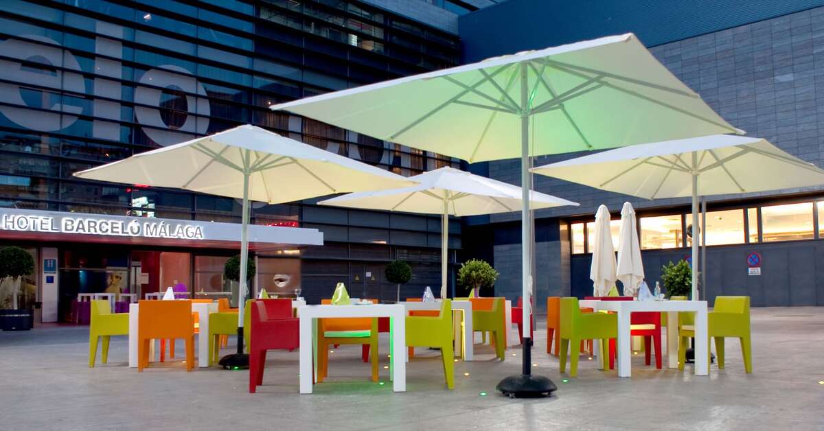 Een foto van het terras bij Barcelo Malaga