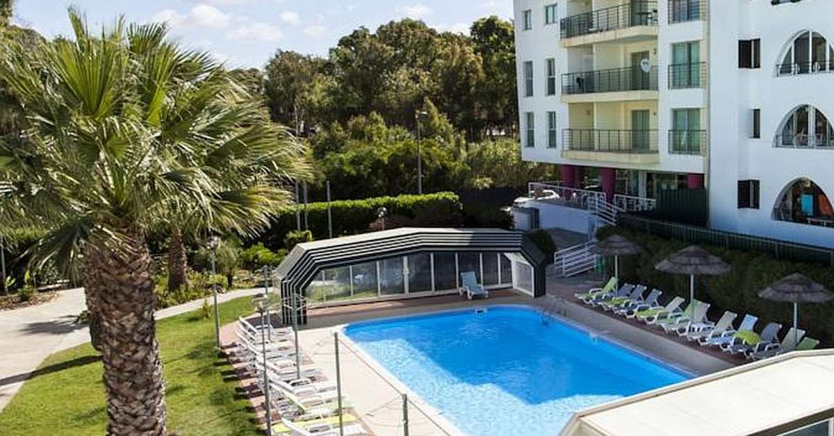 Een foto van het zwembad bij Bayside Salgados Appartementen