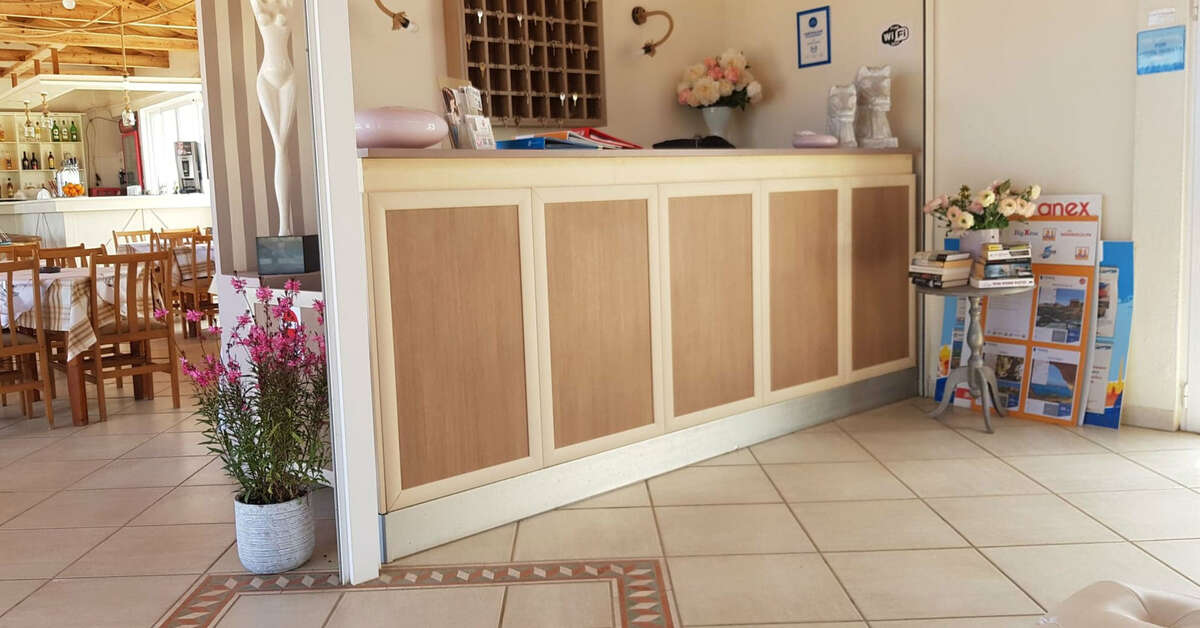 Een foto van het interieur van Kasapakis Aparthotel