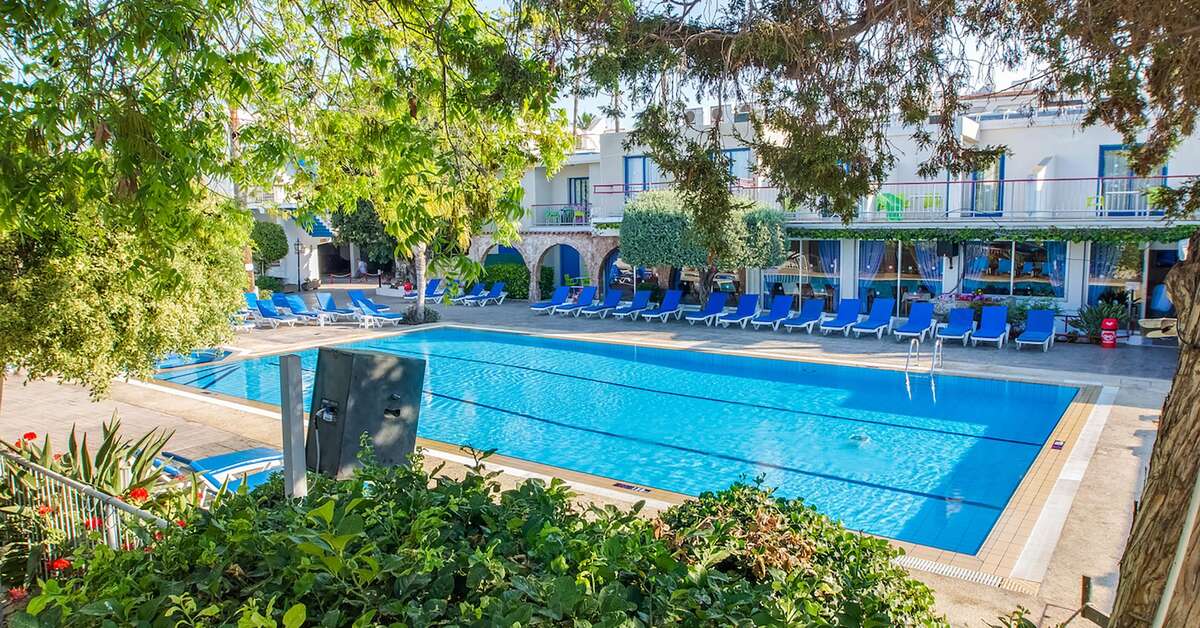 Ein Foto vom Pool im Green Bungalows Hotel & Apartments