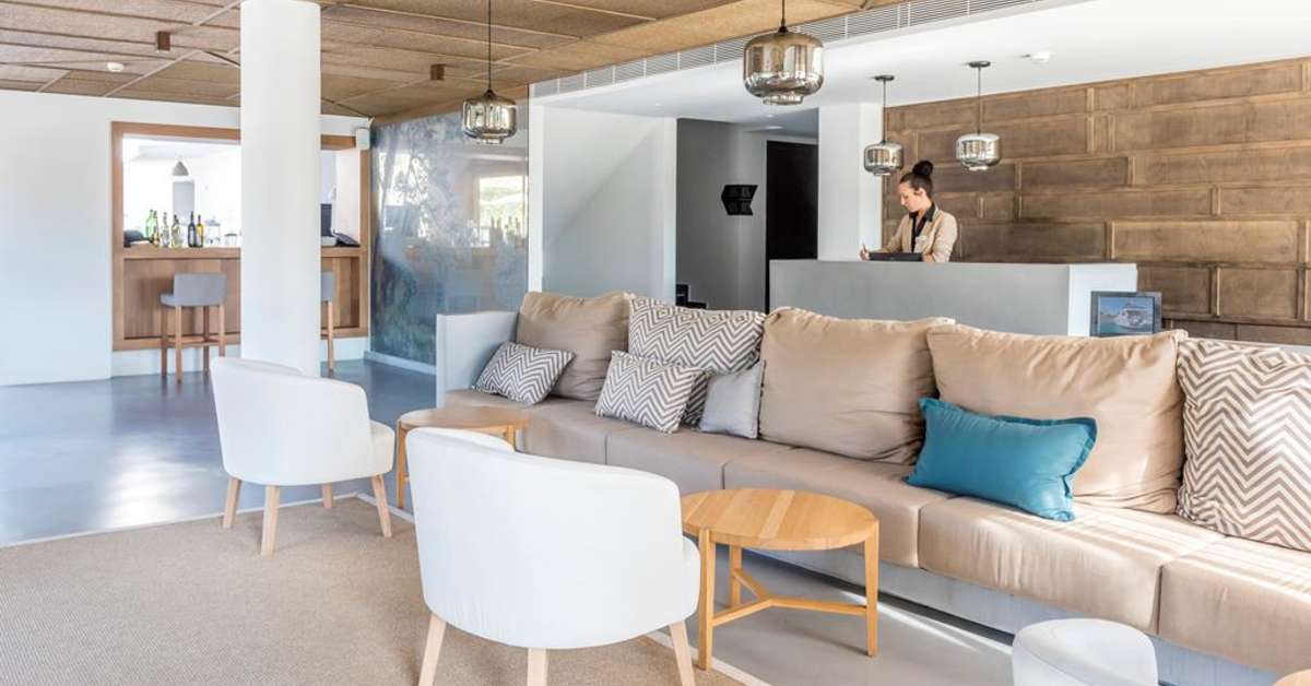 Een foto van het interieur van Zante Maris Suites