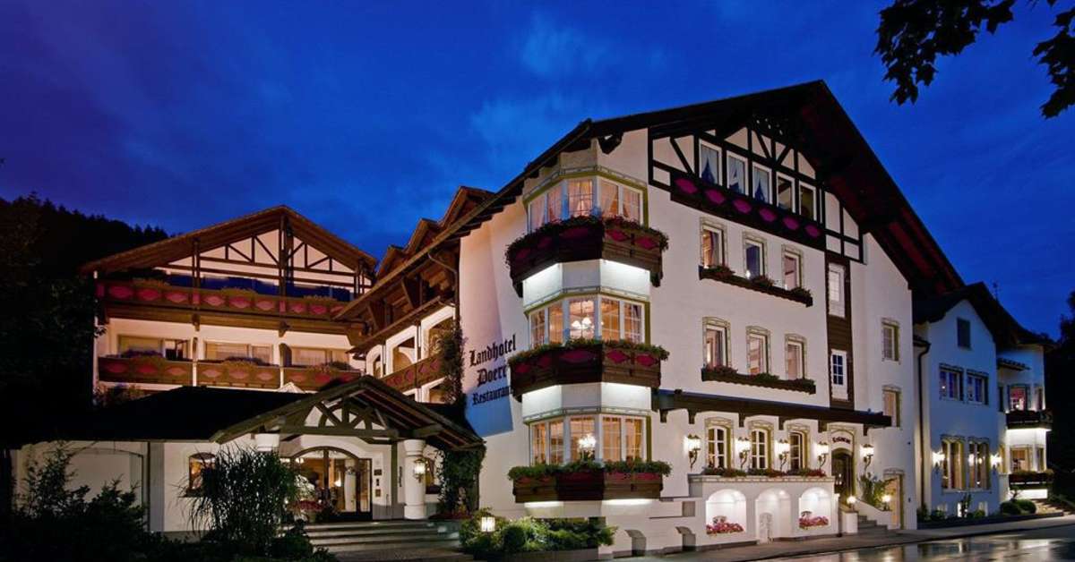 Een foto van de buitenkant van Romantik Landhotel Doerr
