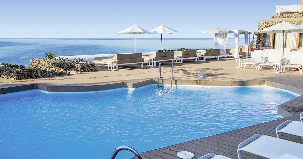 Een foto van het zwembad bij Pierre & Vacances Premium Menorca Binibeca