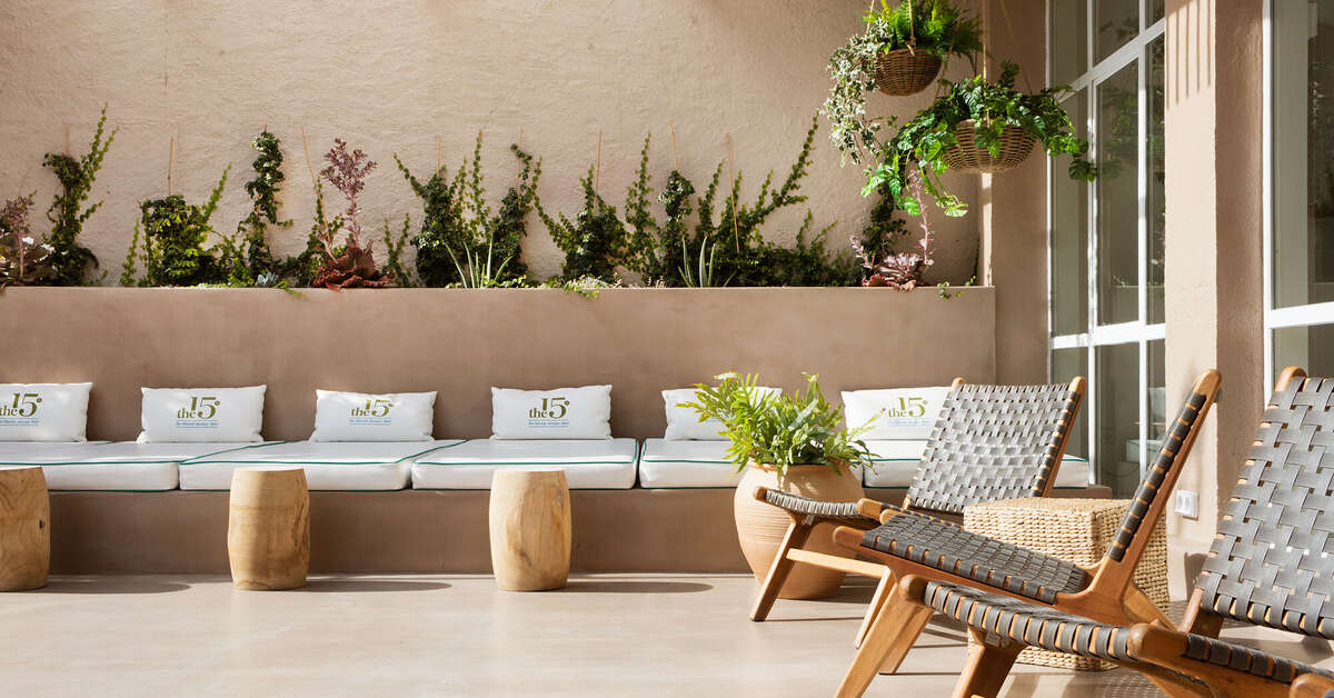 Een foto van het terras bij The 15th Boutique Hotel