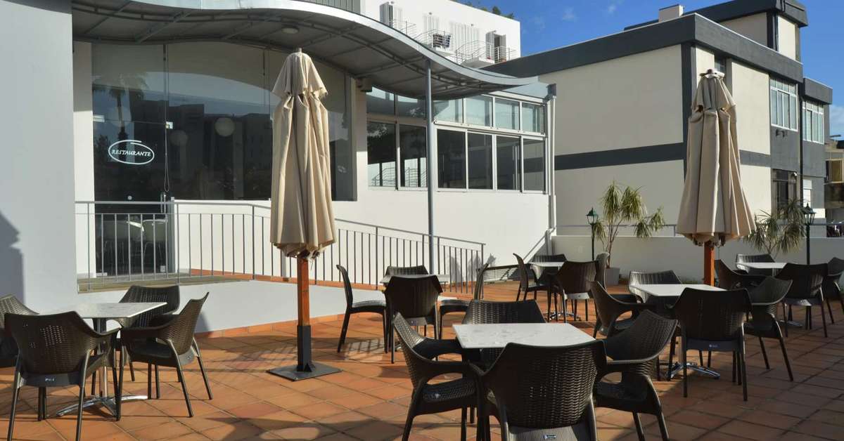 Een foto van het terras bij Madeira Bright Star Hotel