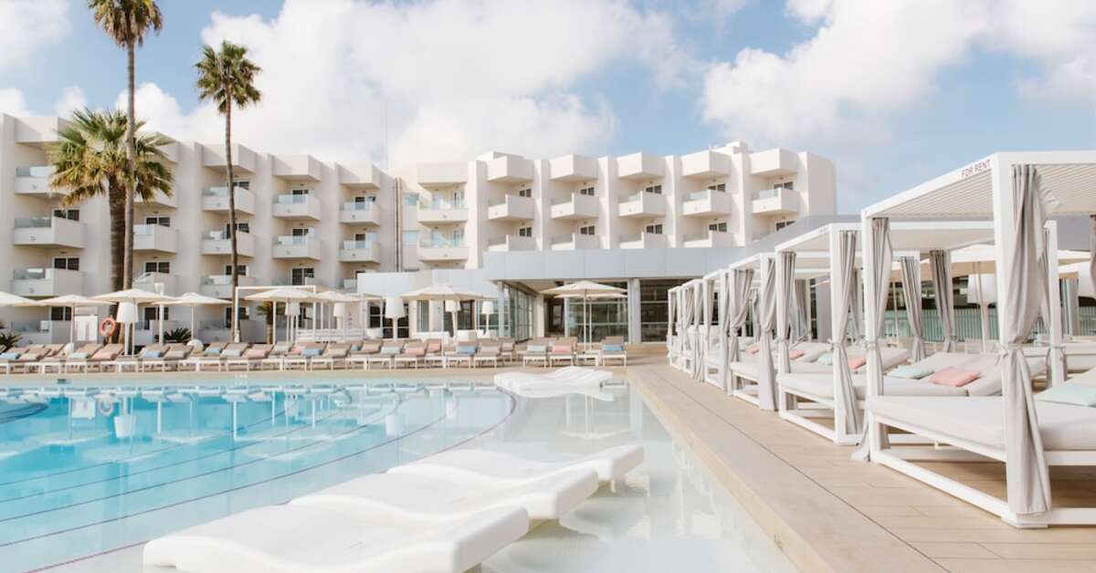 Een foto van het zwembad bij Hotel Garbi Ibiza & Spa