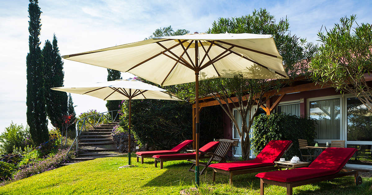 Een foto van het terras bij Atrio Hotel