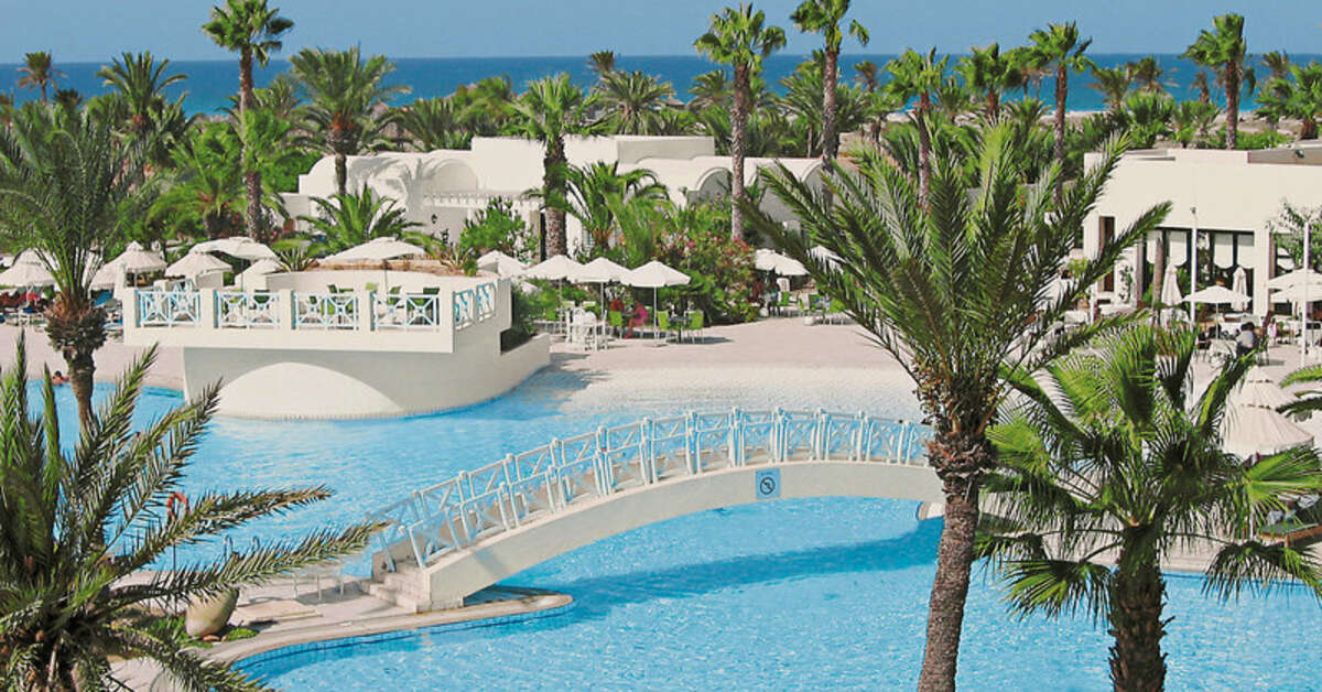 Een foto van het zwembad bij Yadis Djerba Golf Thalasso & Spa