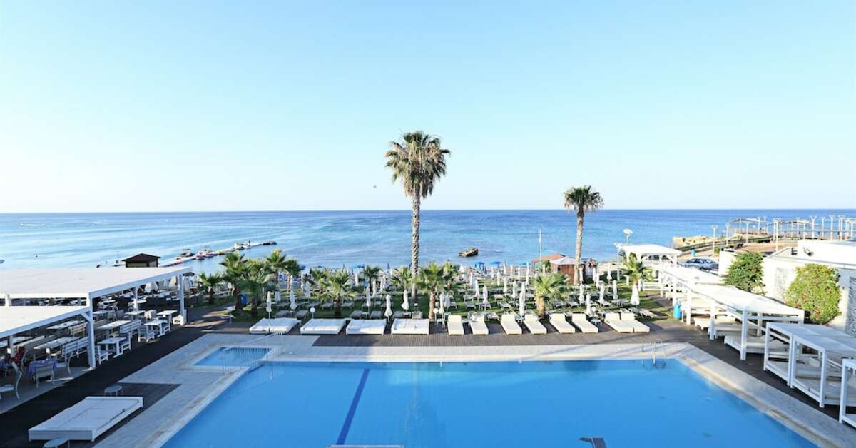 Ein Foto vom Pool im Iliada Beach Hotel