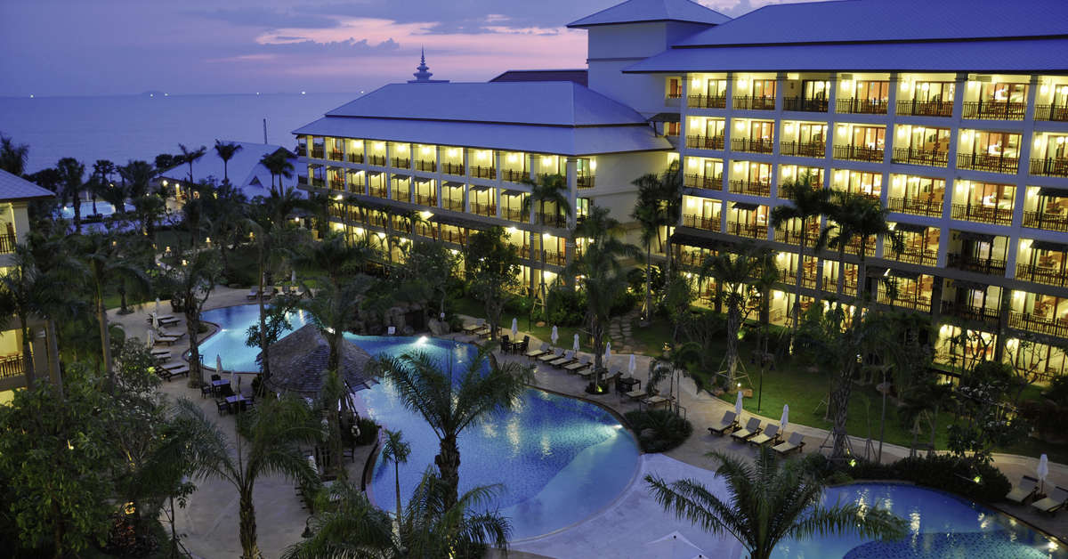 Een foto van het zwembad bij Ravindra Beach Resort & Spa