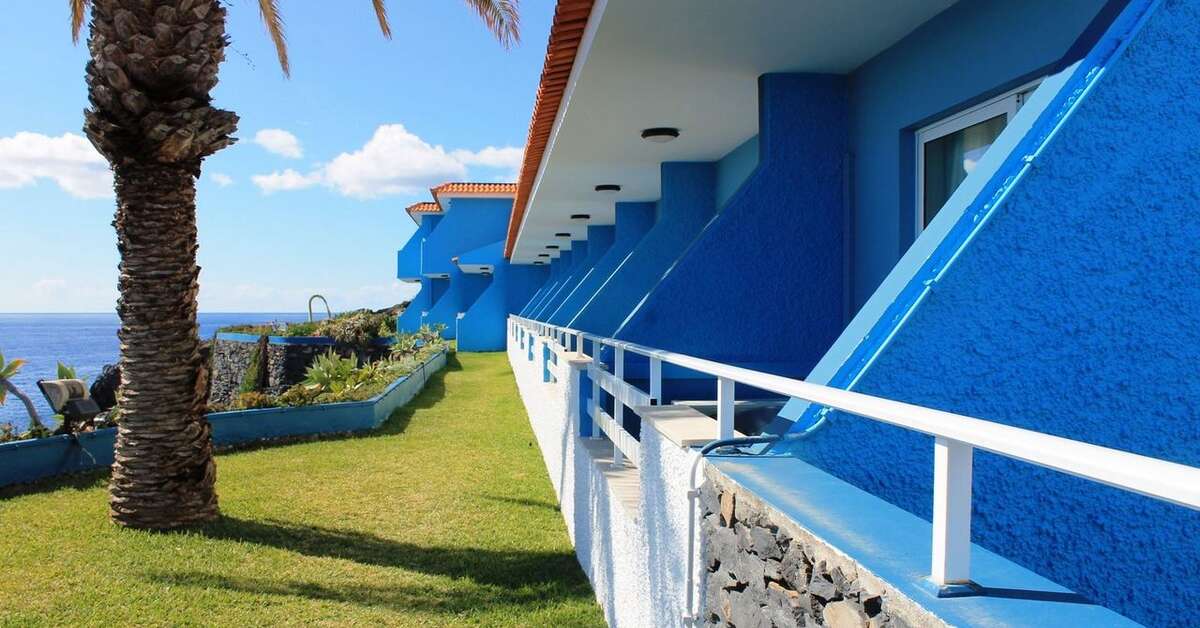 Een foto van de buitenkant van Hotel Roca Mar
