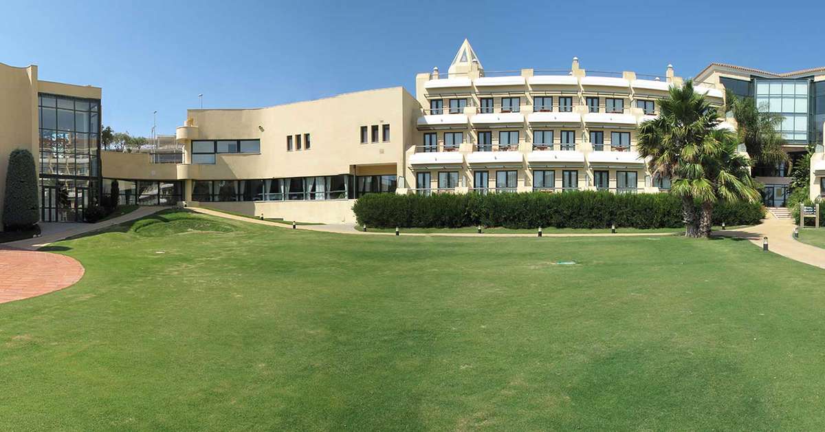 Een foto van de buitenkant van Barcelo Jerez Montecastillo & Convention Center