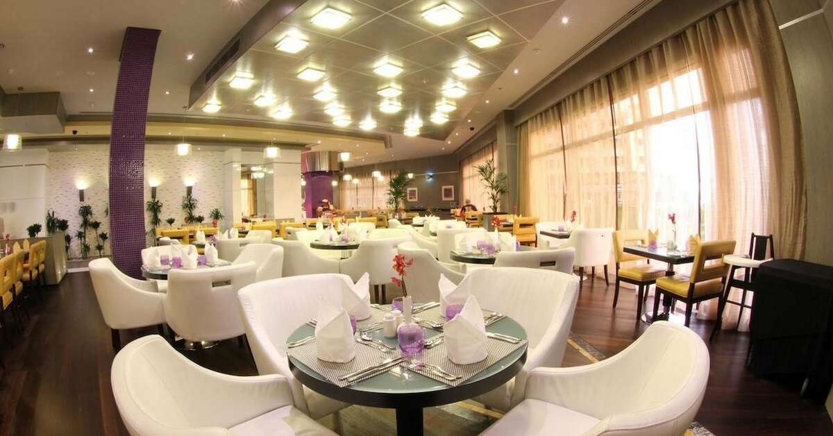 Een foto van de faciliteiten bij Time Grand Plaza Hotel
