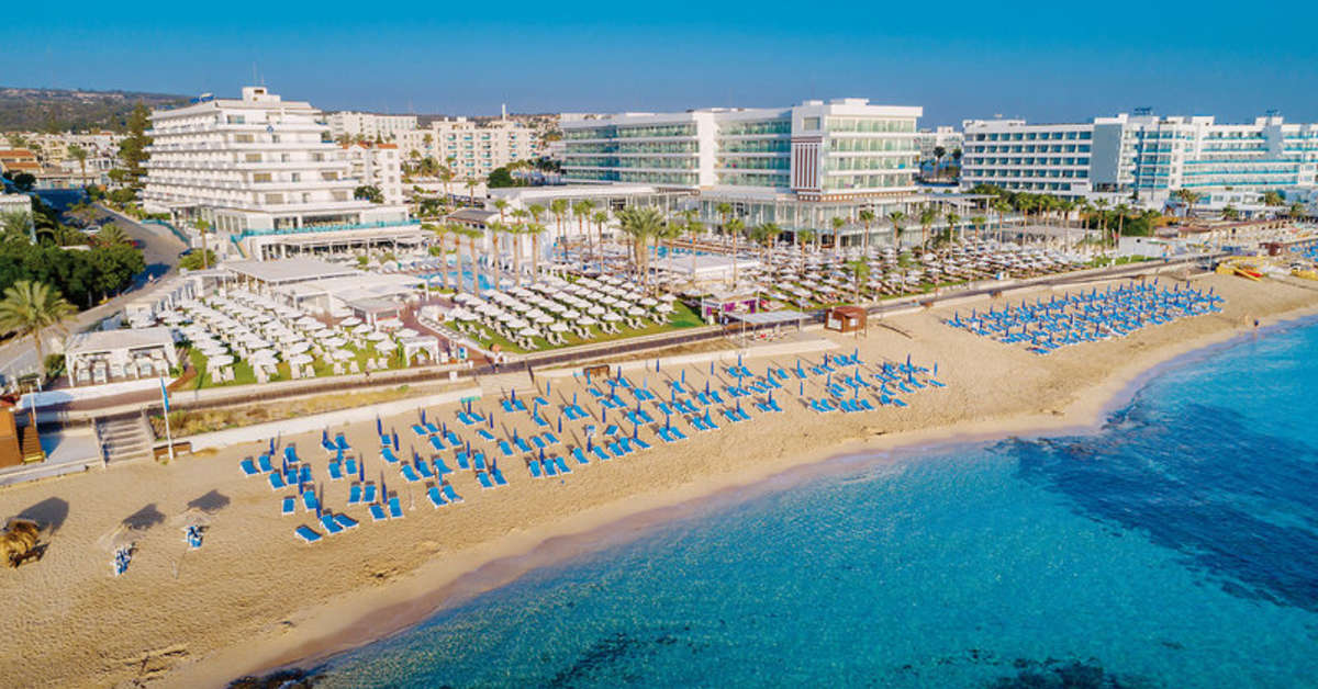 Een foto van het strand bij Constantinos The Great Beach