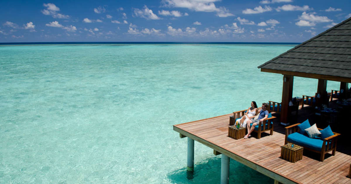 Een foto van het terras bij Summer Island Maldives