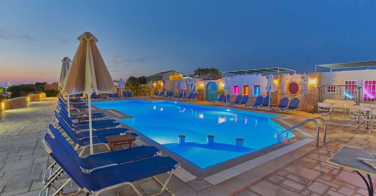 Ein Foto vom Pool im Golden Bay Hotel