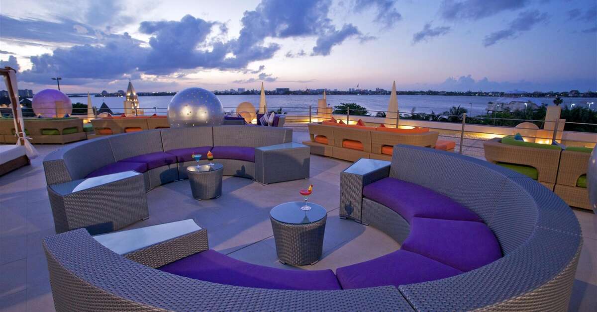 Een foto van het terras bij Hotel Grand Park Royal Cancun Caribe