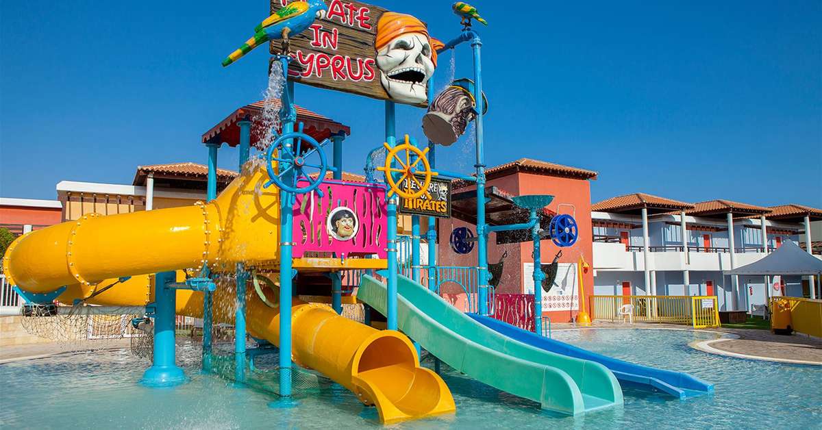 Een foto van het zwembad bij TUI Blue Atlantica Aeneas Resort