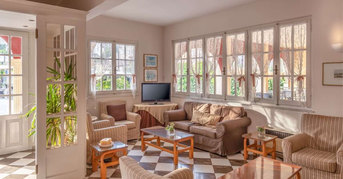Een foto van het interieur van Opera Blue Hotel