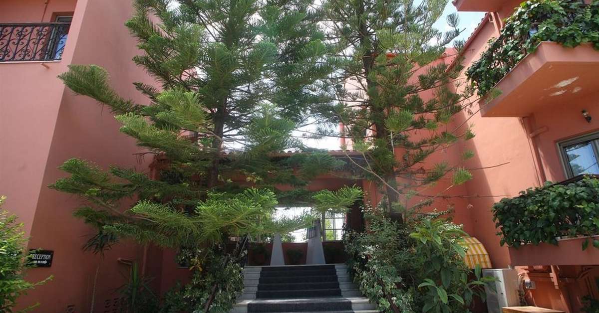 Een foto van de buitenkant van Hotel Athos