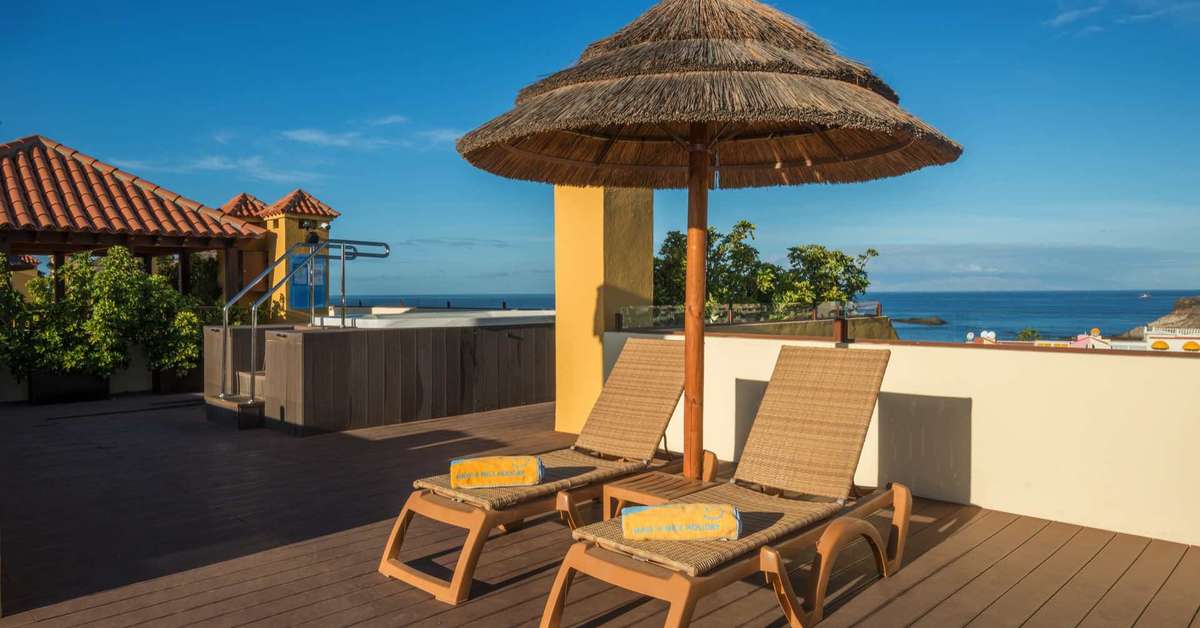 Een foto van het terras bij Hovima Jardin Caleta