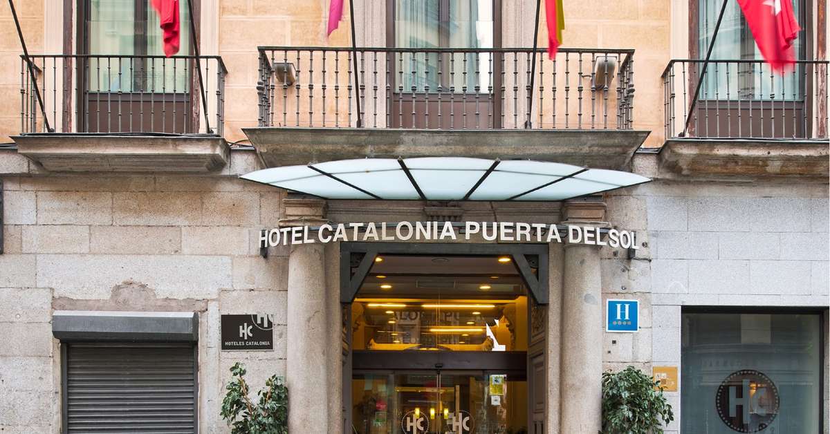 Ein Foto von der Außenansicht des Catalonia Puerta del Sol