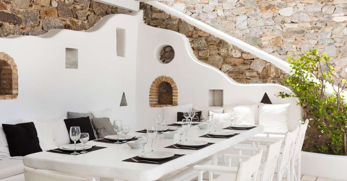 Een foto van het terras bij Casa Del Mar Mykonos Seaside Resort