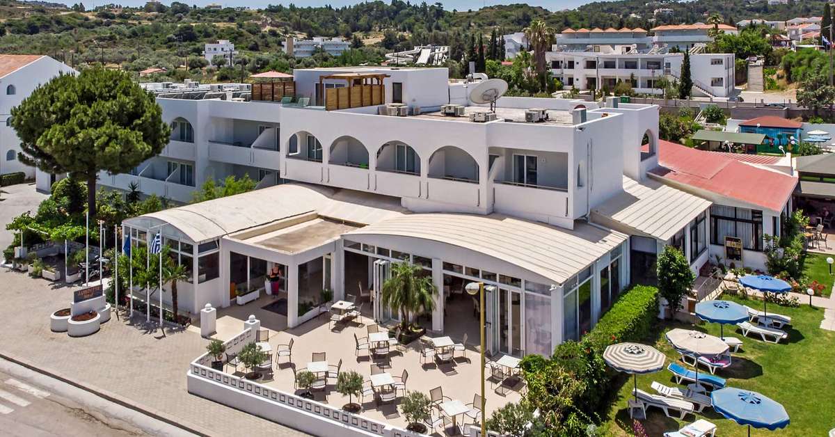 Een foto van de buitenkant van Lymberia Hotel