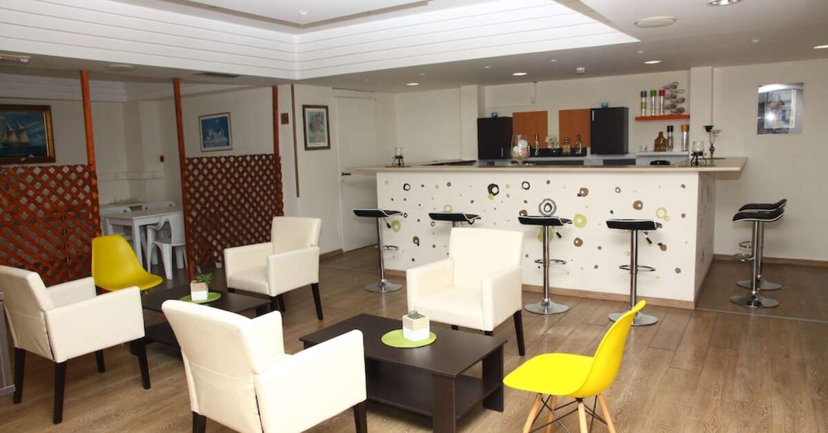 Een foto van het interieur van Triton Hotel