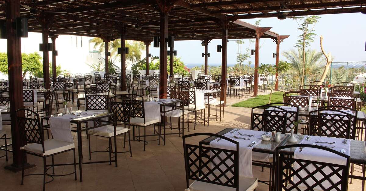 Een foto van het terras bij Jaz Neo Naama Bay