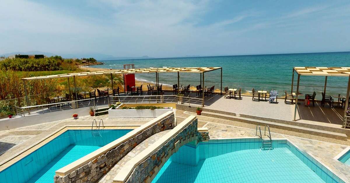 Ein Foto vom Pool im Dedalos Beach Hotel