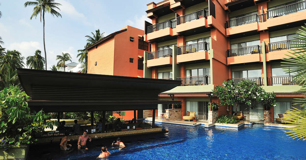 Een foto van het zwembad bij Courtyard Phuket Patong Beach Resort