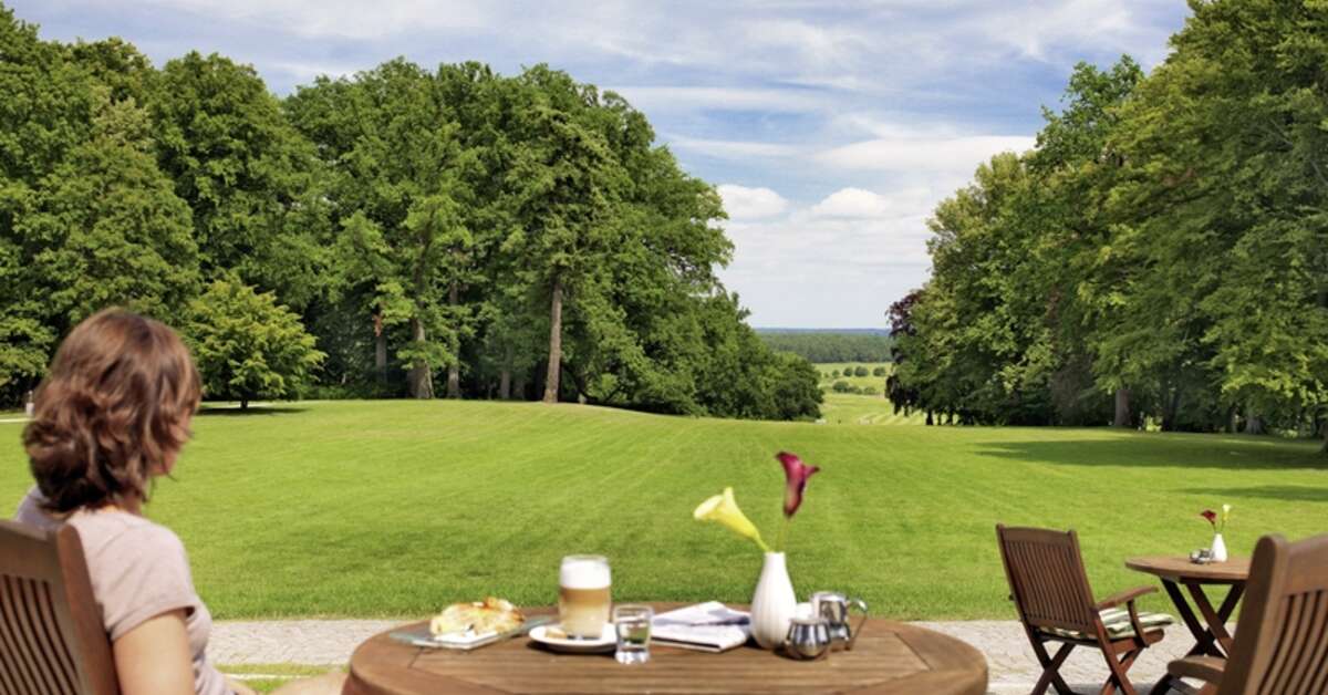 Een foto van de buitenkant van Schlosshotel Fleesensee