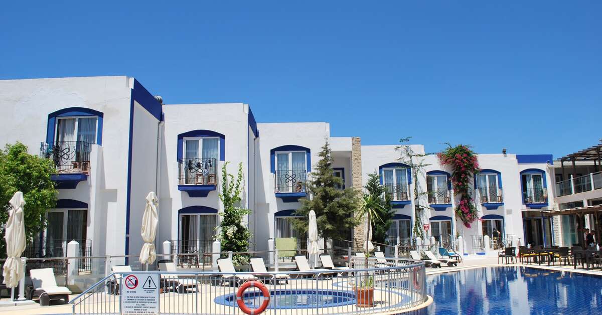 Een foto van het zwembad bij Serpina Hotel