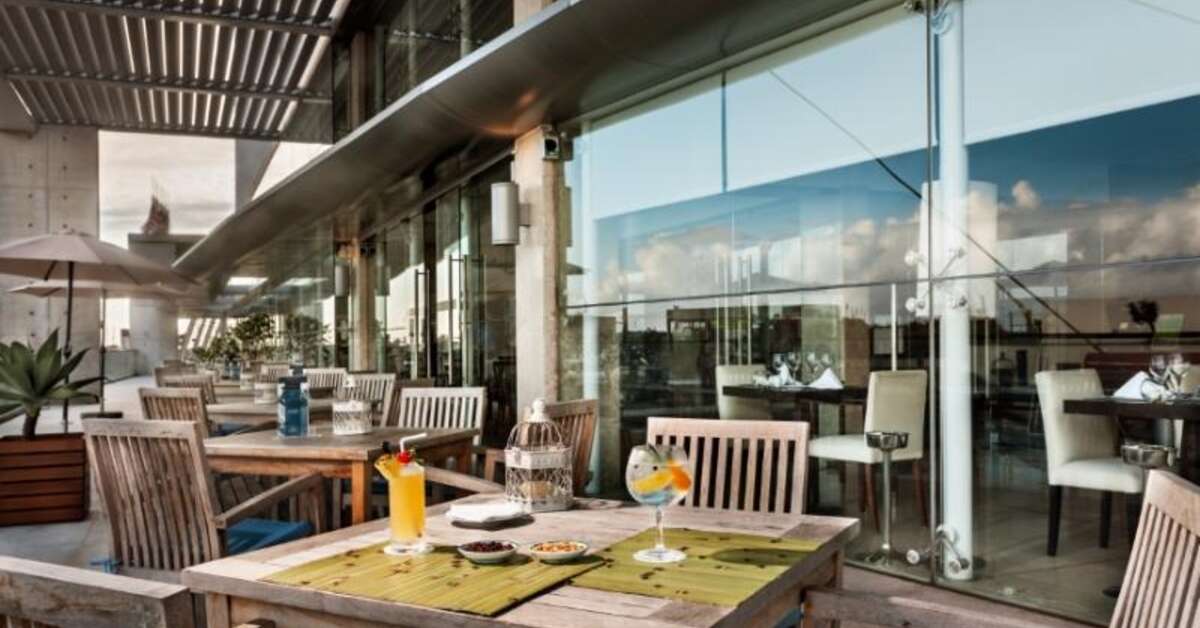 Een foto van het terras bij Hotel Marina Atlantico