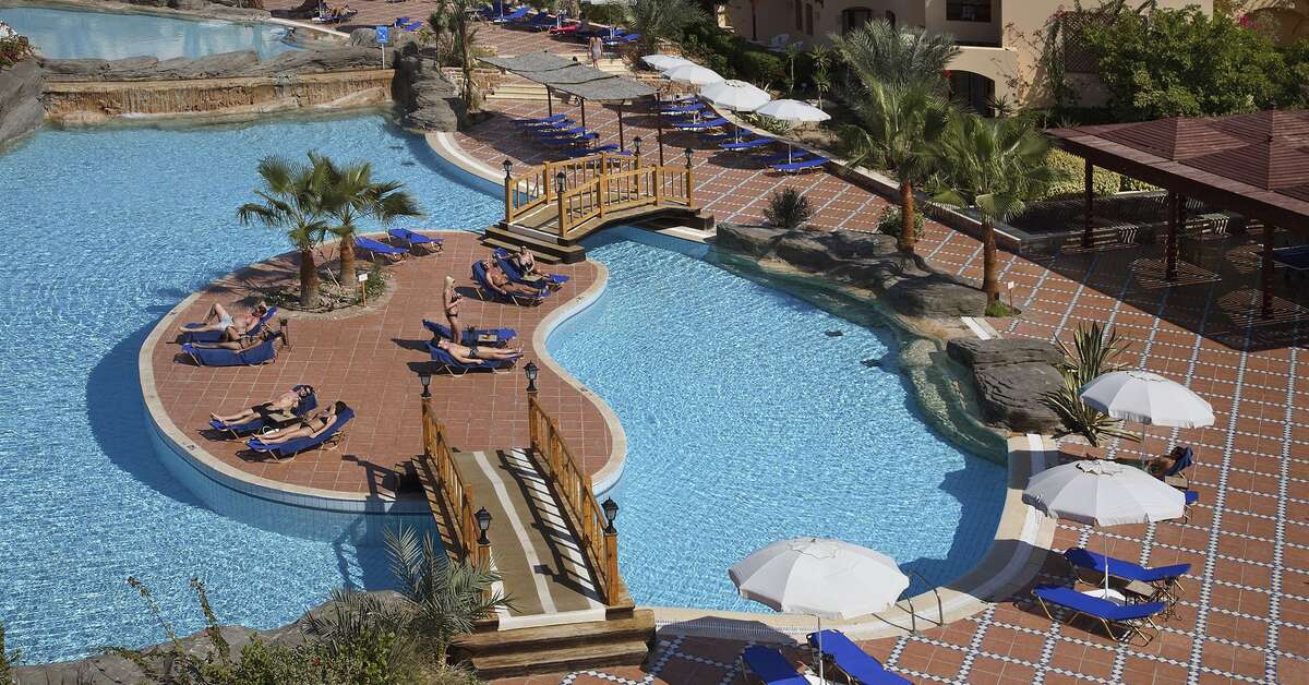 Een foto van het zwembad bij Steigenberger Coraya Beach