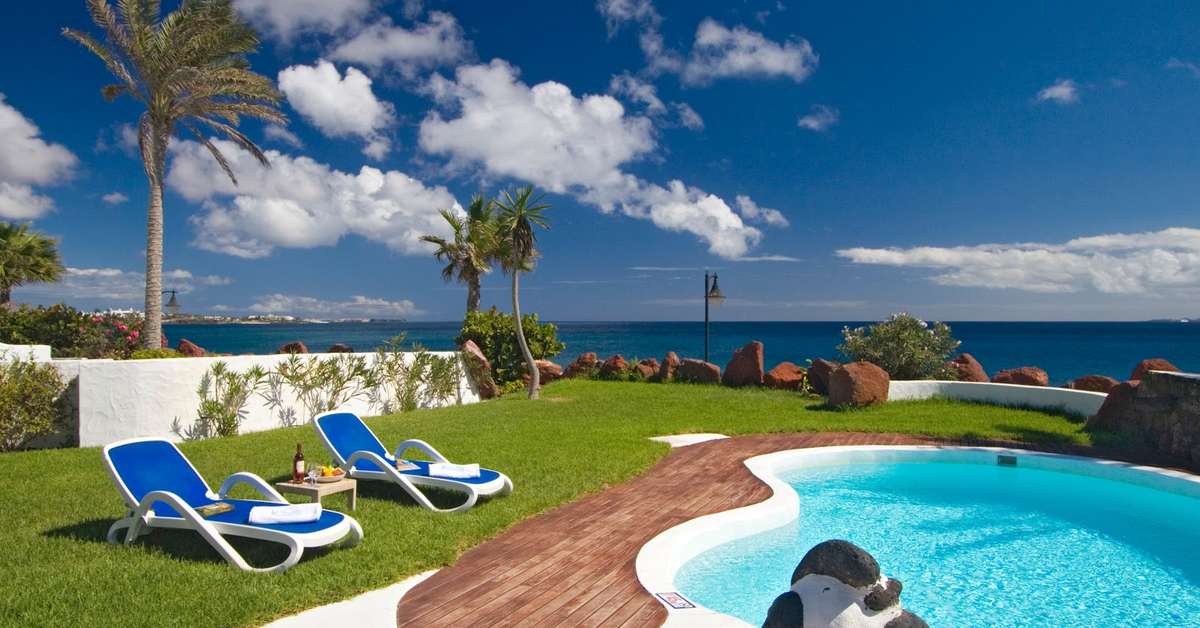 Een foto van het zwembad bij Kamezi Boutique Villas