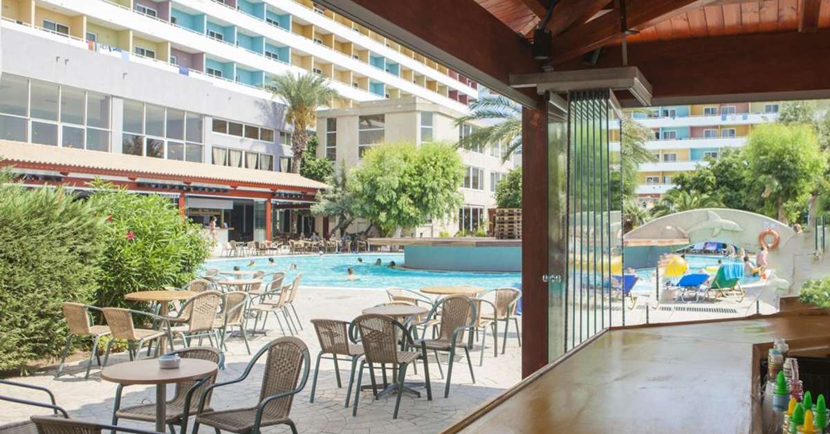 Een foto van het terras bij Esperides Beach Family Resort