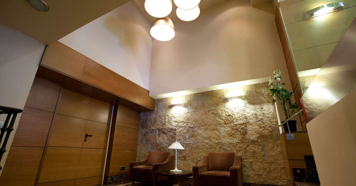 Een foto van het interieur van Sterling Hotel