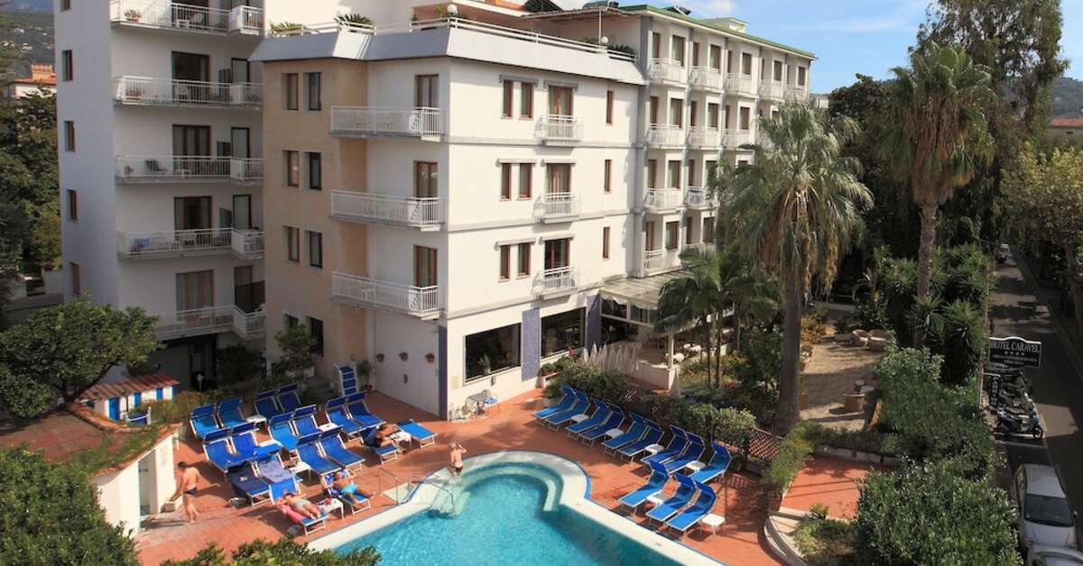 Een foto van het zwembad bij Hotel Caravel