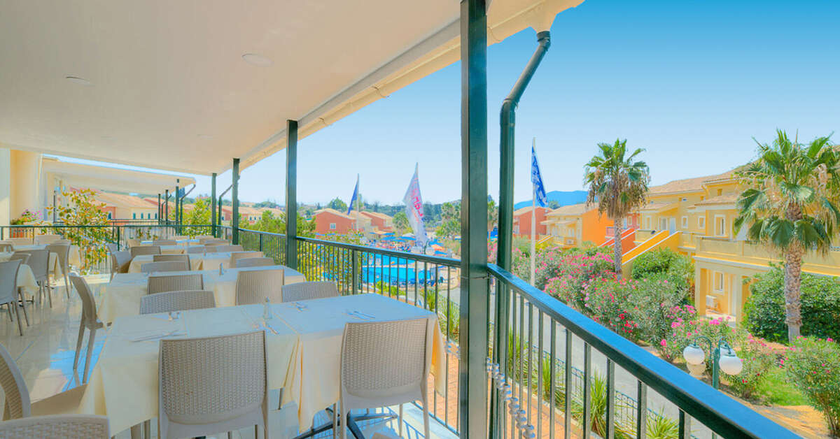 Een foto van het terras bij Aqualand Resort