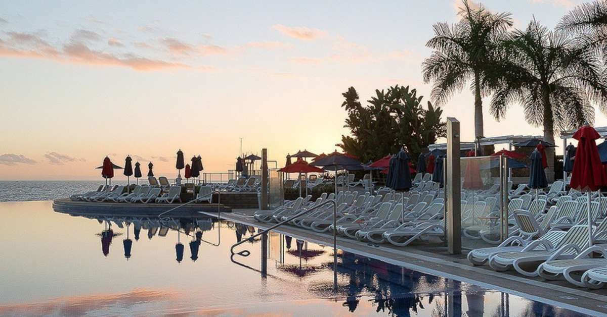 Een foto van het terras bij Hotel Marina Suites
