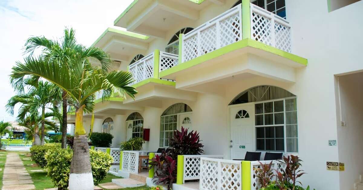 Een foto van de buitenkant van Fun Holiday Beach Hotel