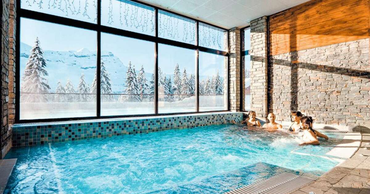 Een foto van het zwembad bij Pierre & Vacances Residence Premium Les Terrasses d'Eos