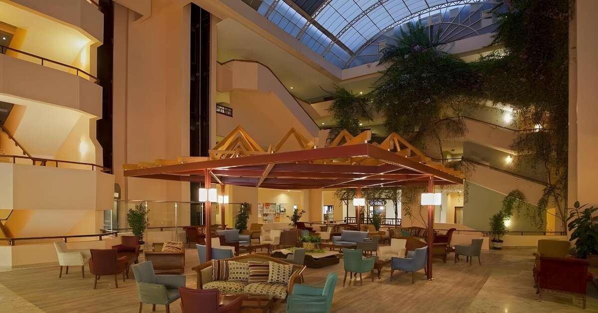 Een foto van het terras bij Justiniano Club Park Conti