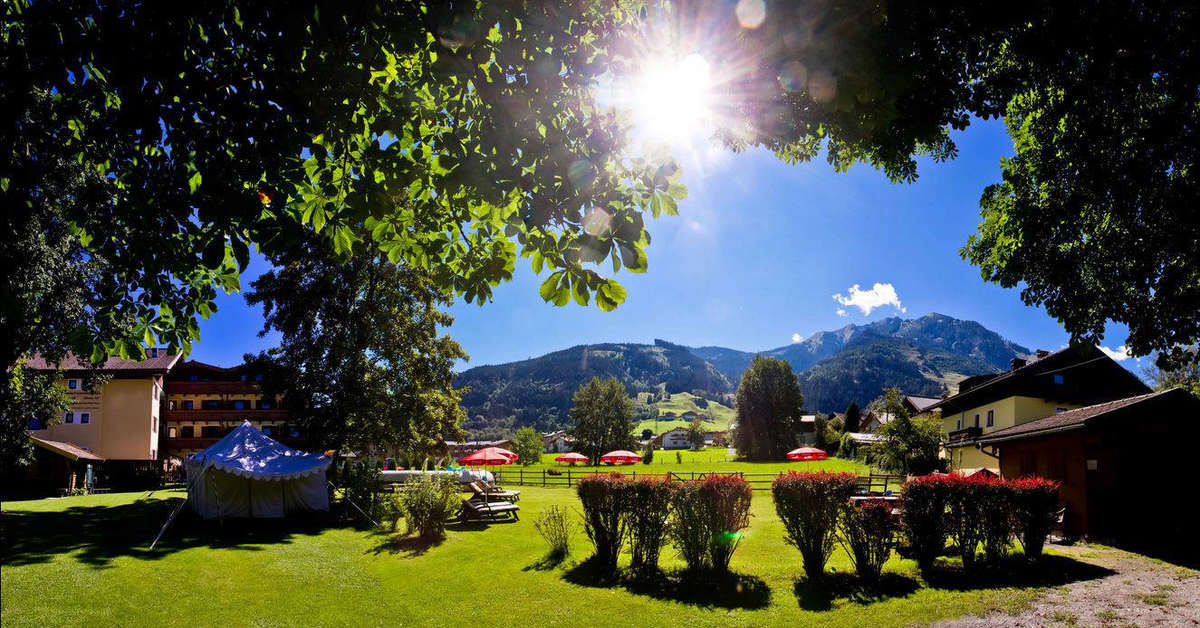 Een foto van het terras bij Hotel Gasthof Mitteregger