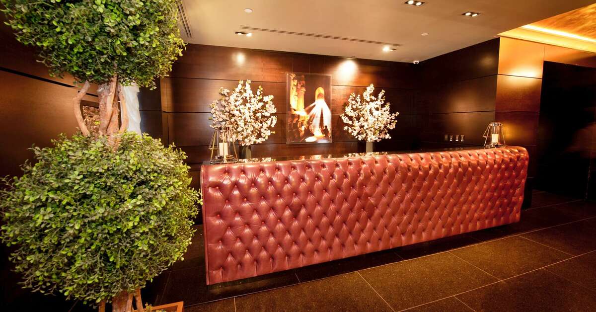 Een foto van het interieur van Sanctuary Hotel New York