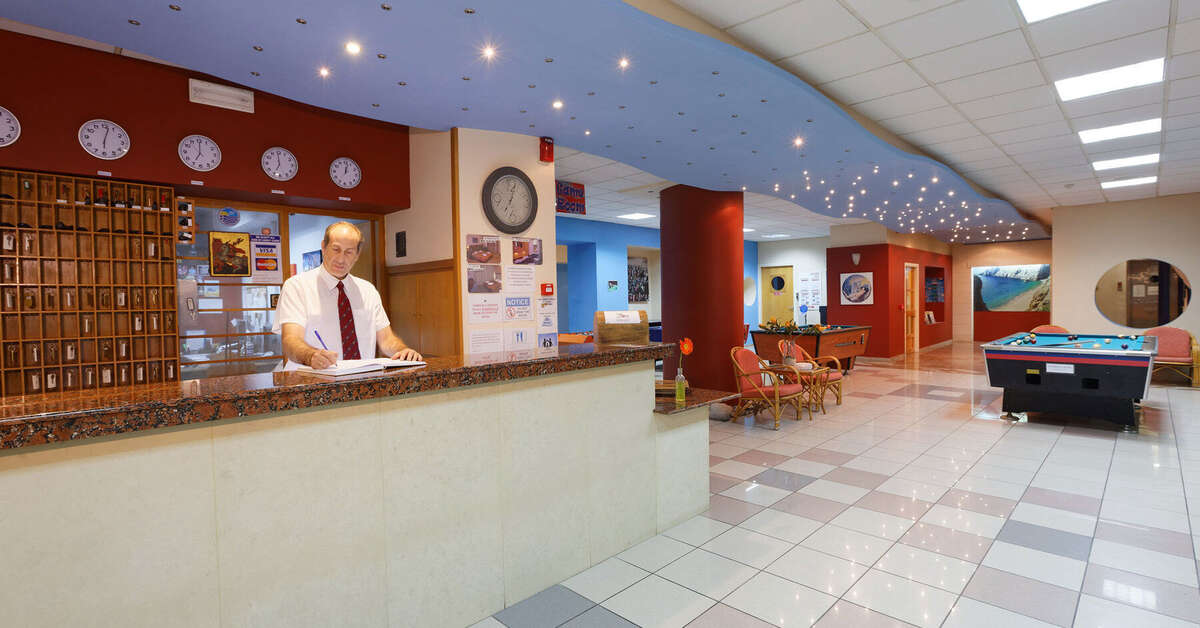 Een foto van het interieur van Agrabella Hotel