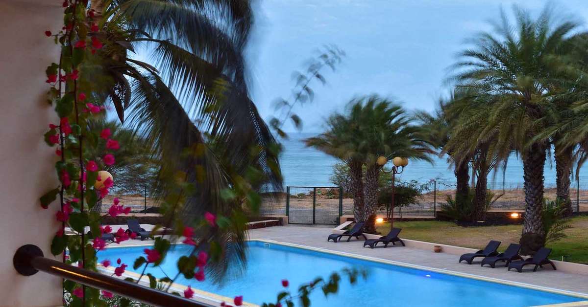 Een foto van het zwembad bij Pestana Tropico